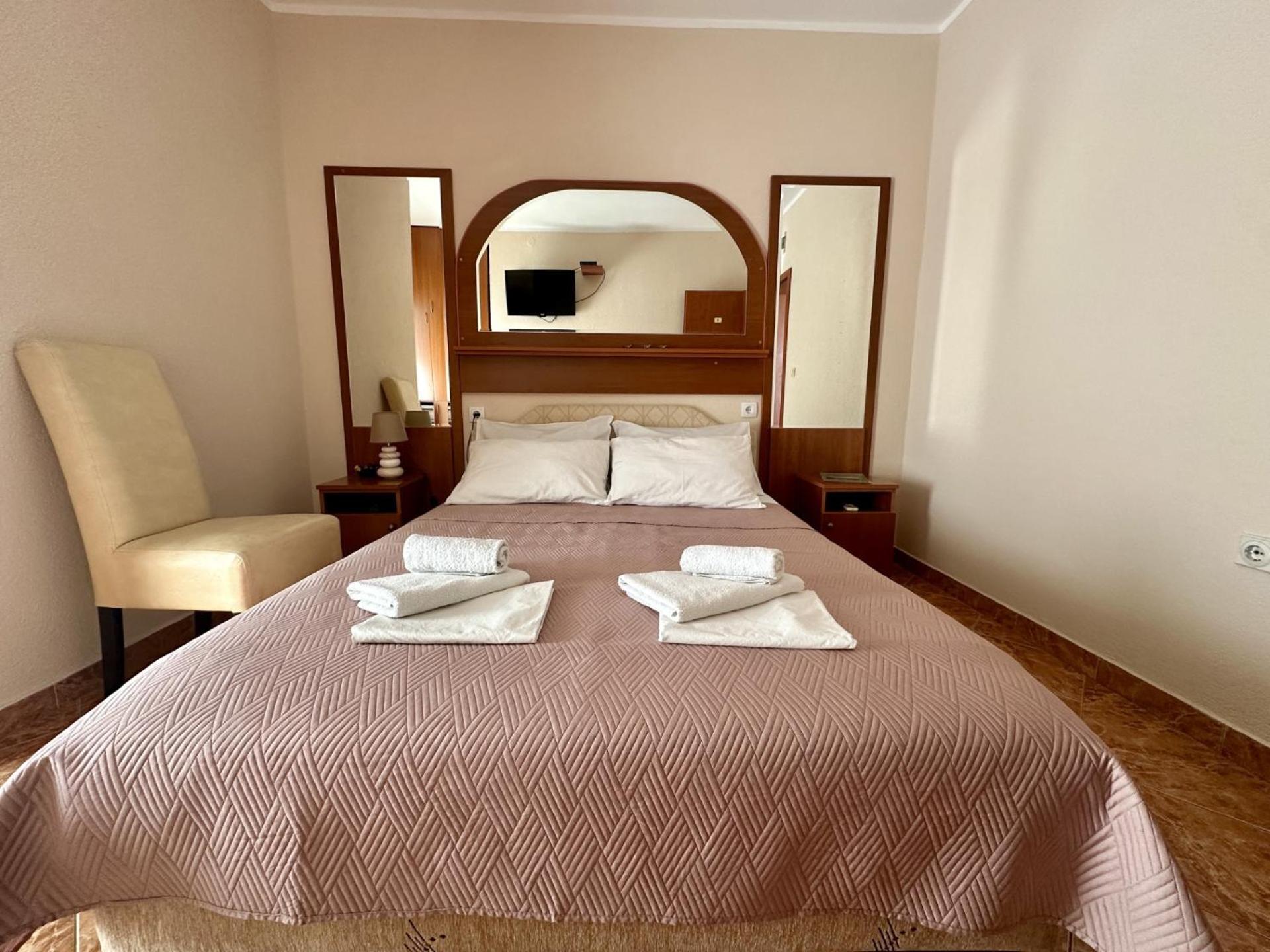 Pansion Nobel Hotel Petrovac Exterior foto
