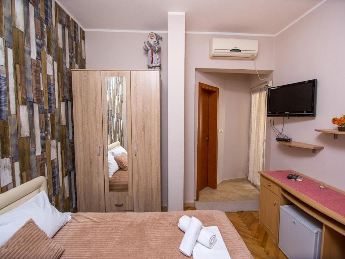 Pansion Nobel Hotel Petrovac Exterior foto